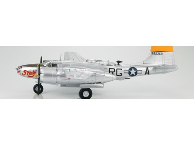 DOUGLAS A-26 INVADER STINKY USAF 1945 - IXO / ALTAYA 1/144 metal