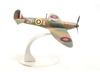 SPITFIRE Mk.I 74 SQN RAF MALAN ENGLAND 1940 - 49001 CORGI  1/72