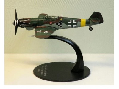 MESSERSCHMITT Bf-109 K-4 Hartmann 1945 - JAPAN DEAGOSTINI 1/72