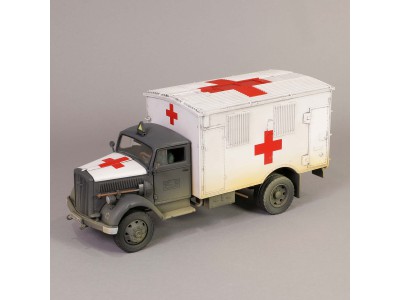 Kfz.305 OPEL BLITZ AMBULANS WEHRMACHT WWII - FORCES of VALOR 801101A 1/32