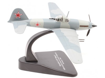 ILYUSHIN IŁ-10 BEAST GERMANY 1945 - AC093 OXFORD 1/72 metal