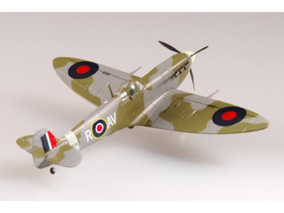 SPITFIRE Mk.V 121 EAGLE SQN RAF DEBDEN 1942 - 37211 EASY MODEL 1/72